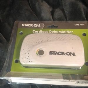 Cordless dehumidifier